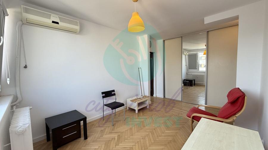 Apartament cu 3 camere semidecomandat, mobilat în Iancului