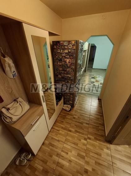 Apartament cu 3 camere semidecomandat, mobilat în Circumvalațiunii