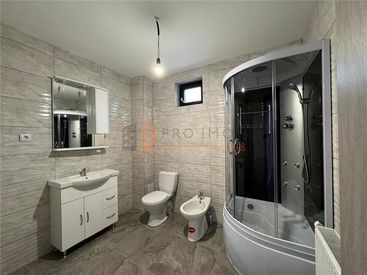 Casă individuală cu 5 camere cu Canalizare în Stâlpu