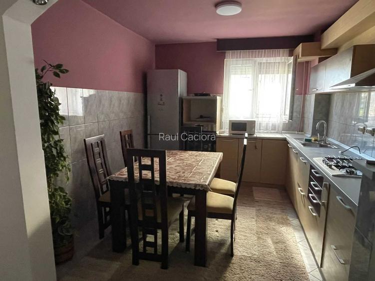 Apartament 2 camere foarte spatios in zona linistita (aproape de piata Rogerius)
