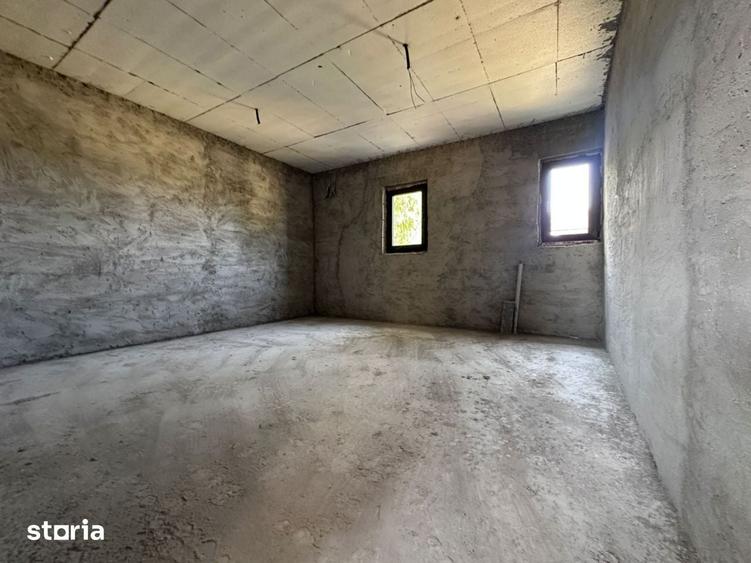 Casă cu 4 camere cu Teren 396 Mp în Comișani