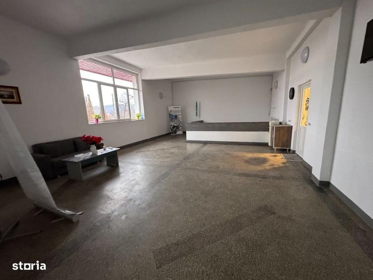 Spațiu comercial, de 300 mp, în Băjești