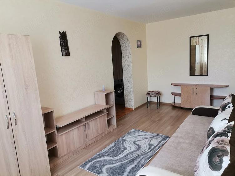 Apartament cu 2 camere semidecomandat în Podu Roș