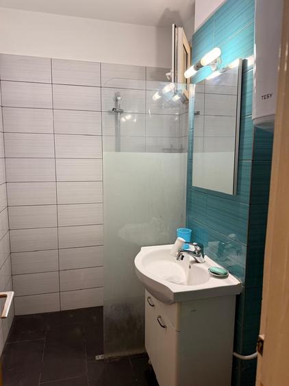 Apartament cu 3 camere decomandat, mobilat în Dristor