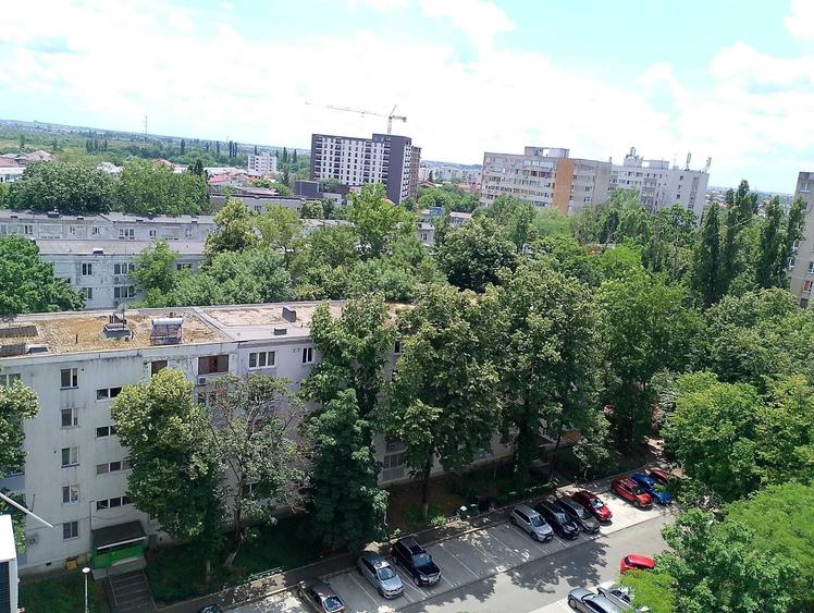 Apartament cu 4 camere semidecomandat în Drumul Taberei