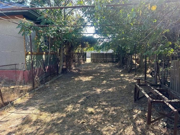 Casă cu 5 camere cu Teren 2000 Mp în Glodeanu-Siliștea