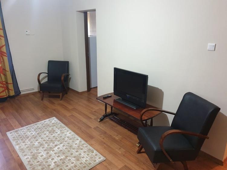 Garsonieră decomandată în Coman