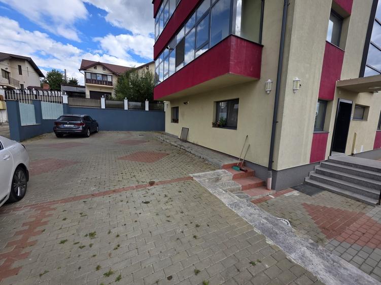 Apartament cu 3 camere decomandat, mobilat în Păcurari