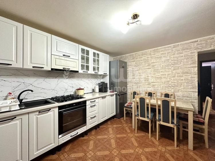 Apartament cu 3 camere decomandat, mobilat în Iris