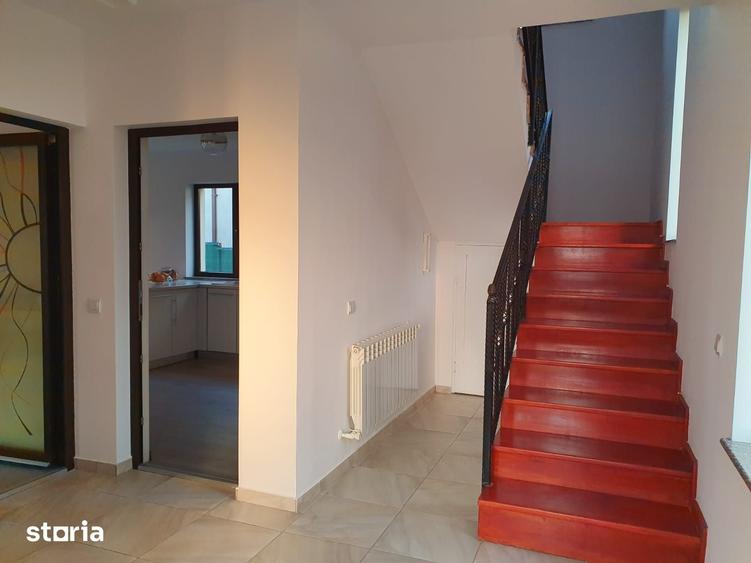 Casă cu 5 camere cu Teren 670 Mp în Mihai Eminescu