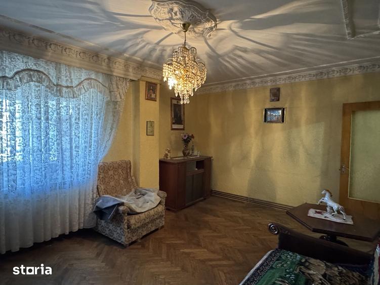 Apartament cu 5 camere decomandat în Nicolae Titulescu