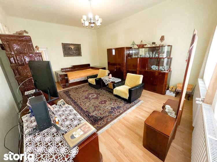 Casă cu 5 camere cu Teren 990 Mp în Central