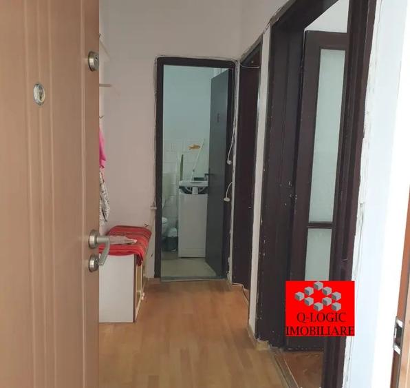 Apartament cu 2 camere nedecomandat în Tractorul