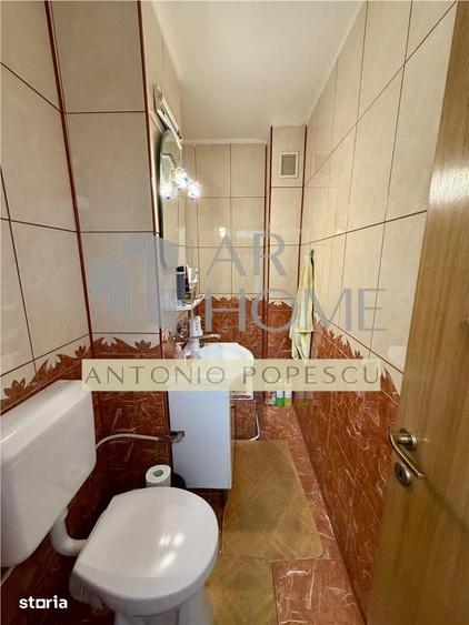 Apartament cu 4 camere decomandat în Republicii