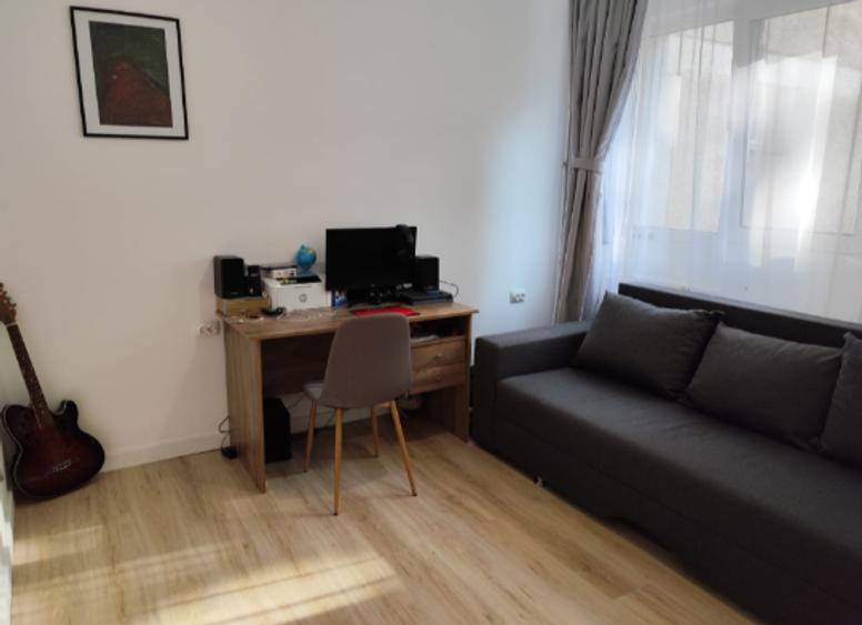 Apartament cu 3 camere semidecomandat în Drumul Taberei