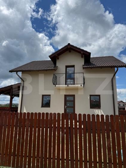 Casă individuală cu 4 camere cu Canalizare în Reghin
