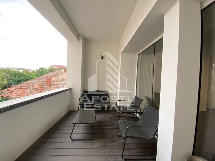 Apartament cu 4 camere decomandat, mobilat în Central