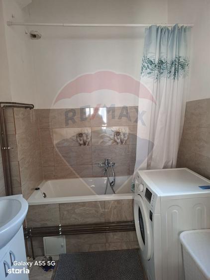 Casă cu 4 camere cu Teren 702 Mp în Axente Sever