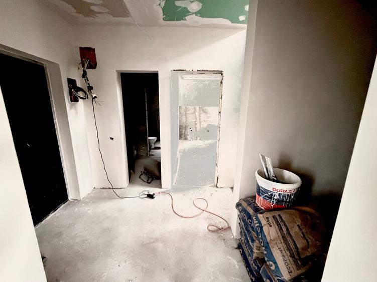 Duplex cu 5 camere cu Canalizare în Sud
