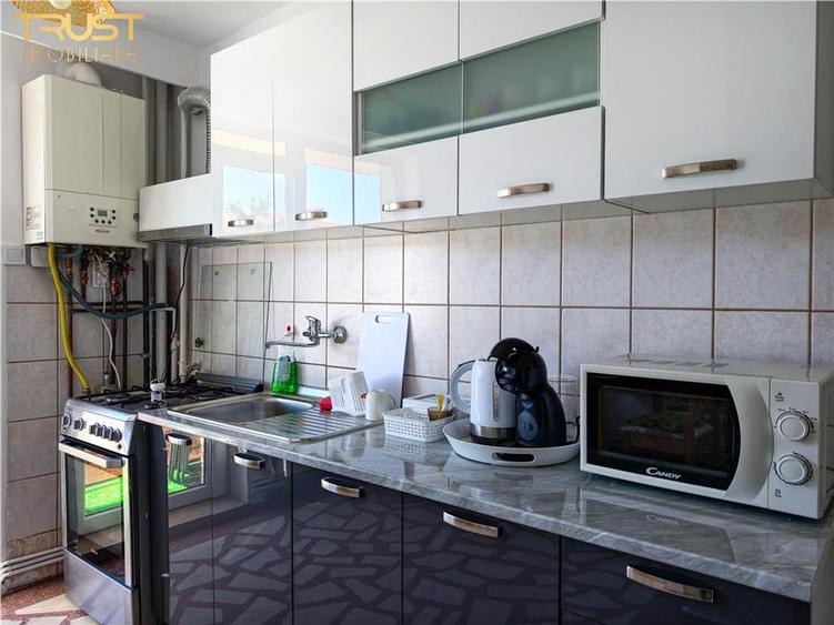 Casă cu 8 camere cu Teren 560 Mp în Someșeni