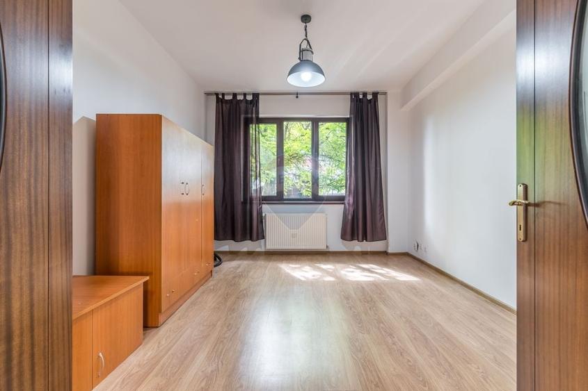 Apartament cu 4 camere decomandat, mobilat în Bucium