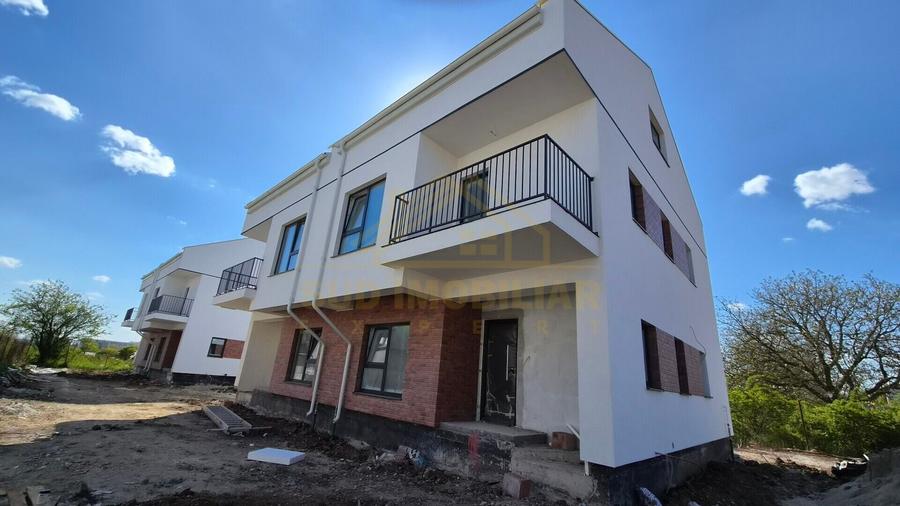 Duplex cu 6 camere cu Canalizare în Central