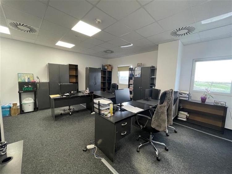 Spațiu industrial, de 3,026 mp, în Lețcani