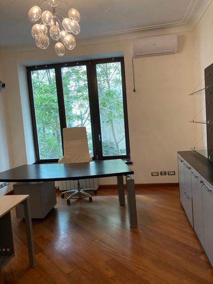 Apartament cu 6 camere decomandat în Calea Victoriei