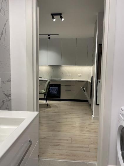 Apartament cu 2 camere semidecomandat, mobilat în Băneasa