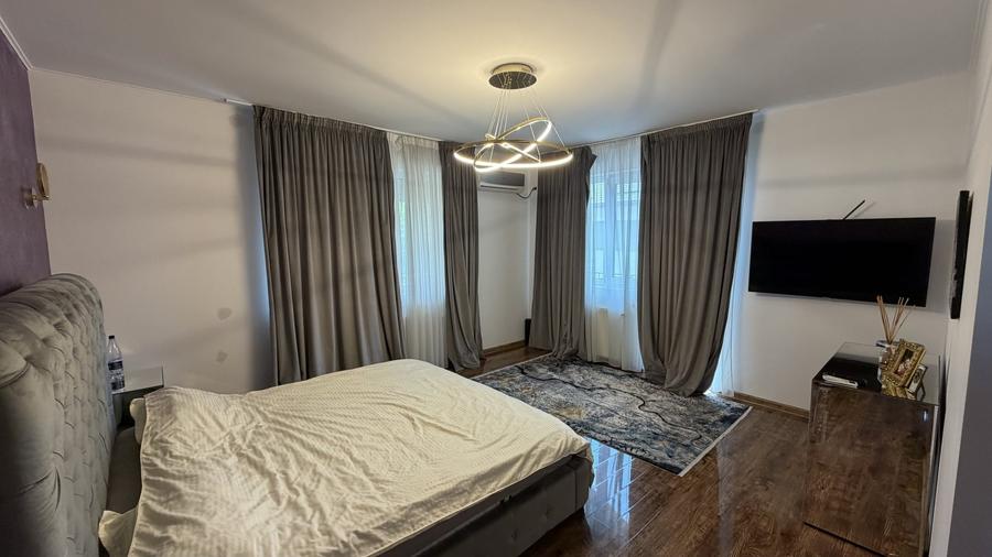 Duplex cu 5 camere cu Canalizare în Roșu