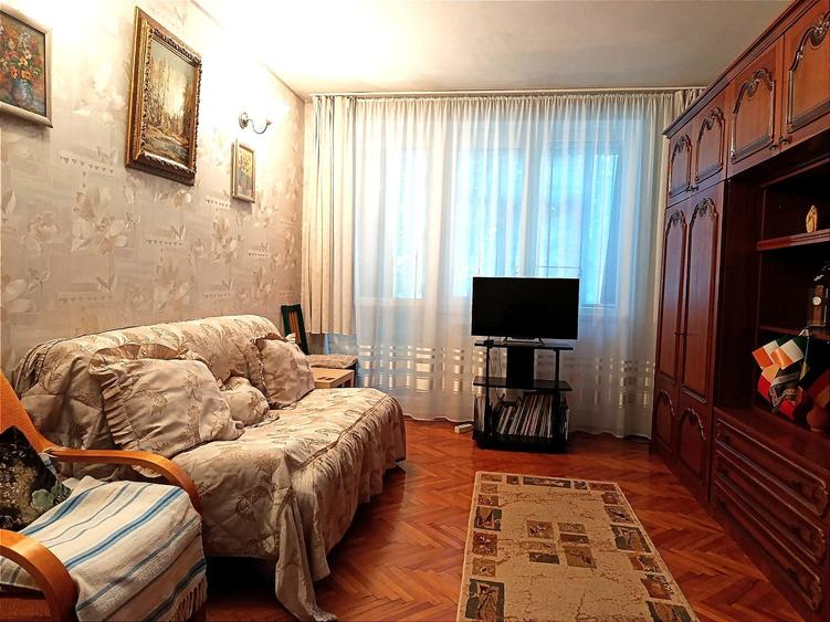 Apartament cu 3 camere decomandat în Iancului
