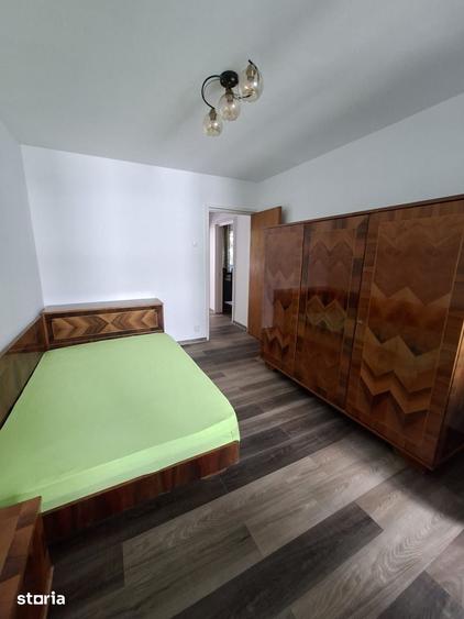 Apartament cu 3 camere semidecomandat în Drumul Taberei