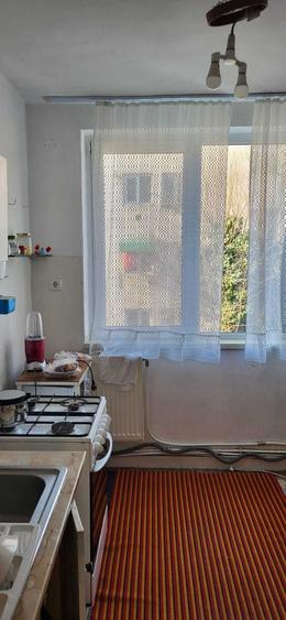 Apartament cu 4 camere semidecomandat în Central