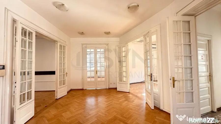 Casă cu 7 camere cu Teren 370 Mp în Aviatorilor
