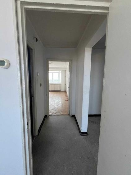 Apartament cu 3 camere decomandat în Exterior Vest