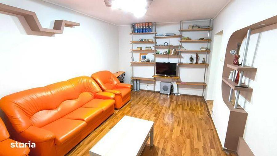 Apartament cu 3 camere decomandat în Tineretului