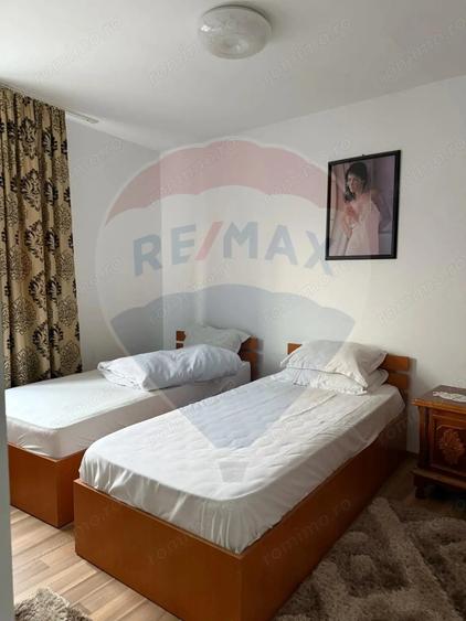Casă cu 8 camere cu Teren 462 Mp în Central