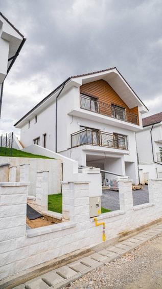 Casă individuală cu 5 camere cu Teren 1000 Mp în Feleacu