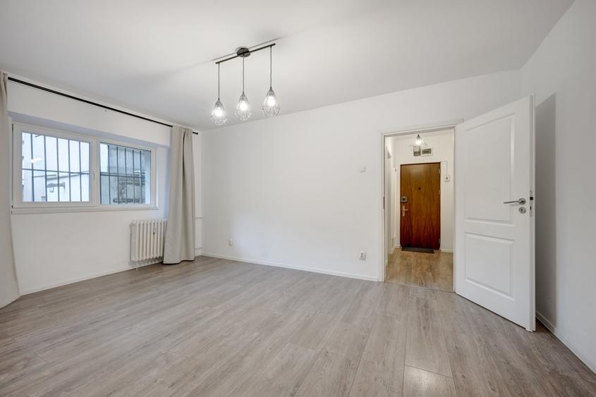 Apartament cu 4 camere semidecomandat în Lacul Tei