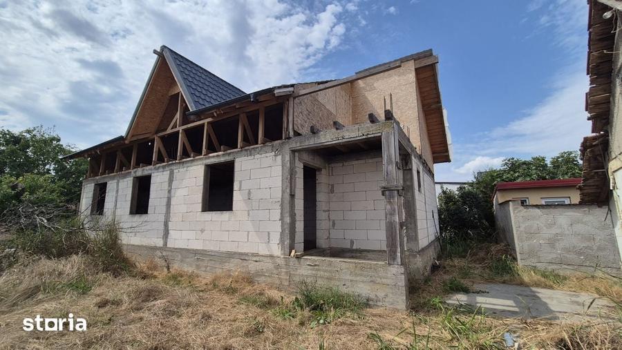 Casă cu 4 camere cu Teren 976 Mp în Lumina