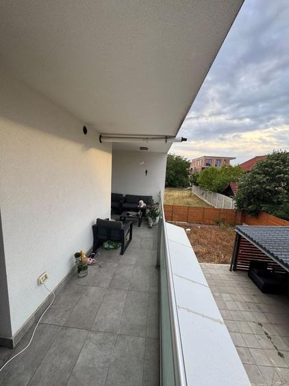 Apartament cu 3 camere decomandat în Dumbrăvița