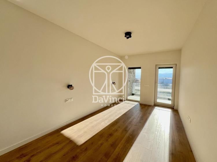 Apartament cu 3 camere semidecomandat în Exterior Vest