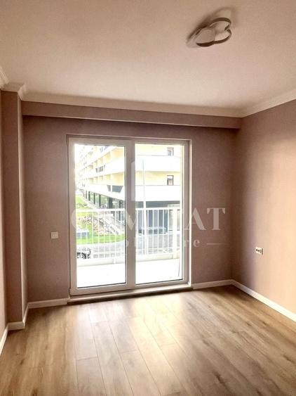 Apartament cu 3 camere semidecomandat în Florești