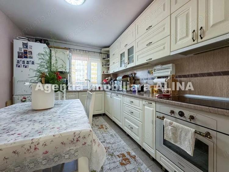 Apartament cu 3 camere decomandat în Astoria