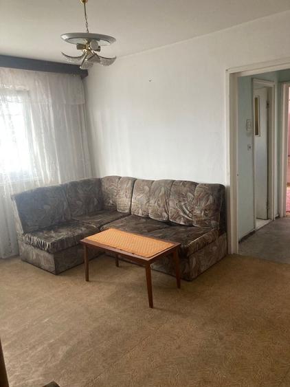 Apartament cu 3 camere semidecomandat în Sud