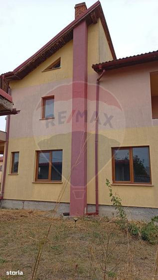 Casă cu 5 camere cu Teren 570 Mp în Balotești