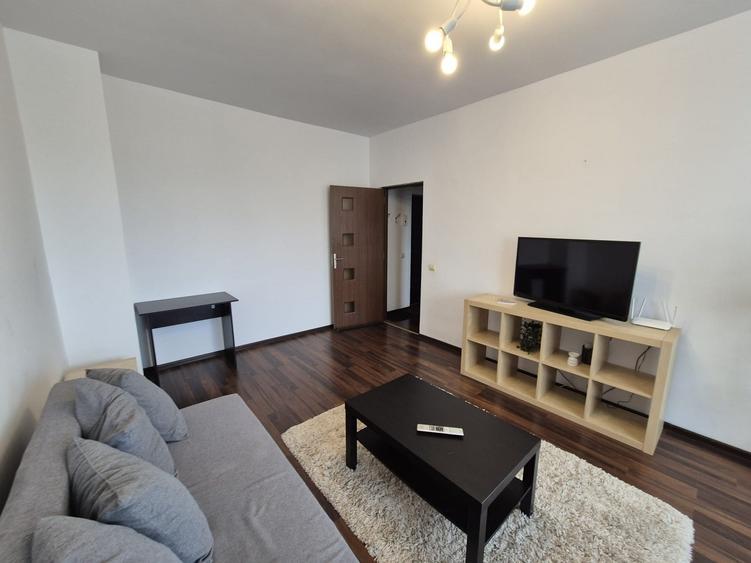 Apartament cu 3 camere decomandat, mobilat în Metalurgiei