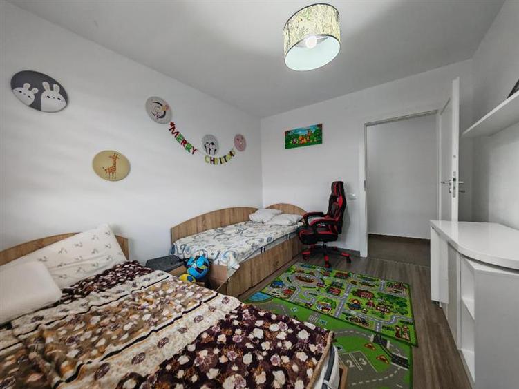 Apartament cu 3 camere decomandat, mobilat în Astra