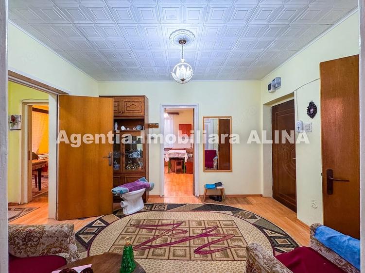 Apartament cu 4 camere decomandat în Liliacului