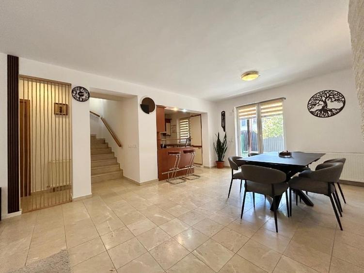Duplex cu 5 camere cu Canalizare în Central